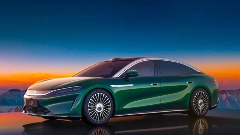 BYD показала новий електроседан із запасом ходу понад 1000 км: перші фото