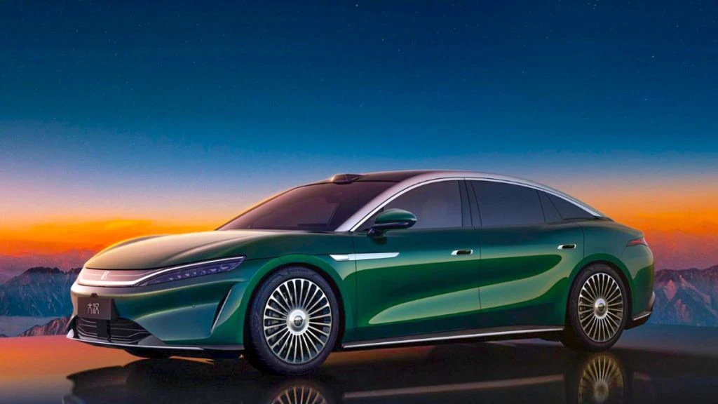 BYD показала новий електроседан із запасом ходу понад 1000 км: перші фото