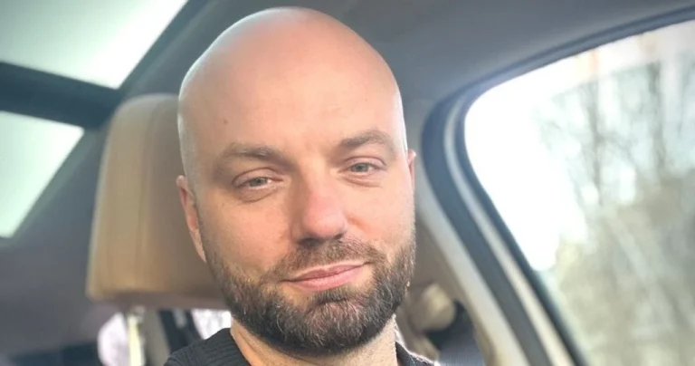 Ведучого Дьоміна помітили за кордоном: у Мережі заговорили про втечу